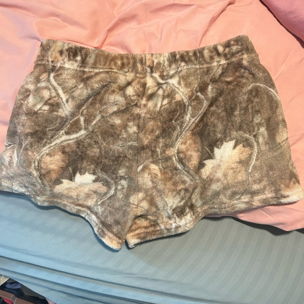 Cozy Plush Women's Shorts Camo Leaf Print pink drawstring
